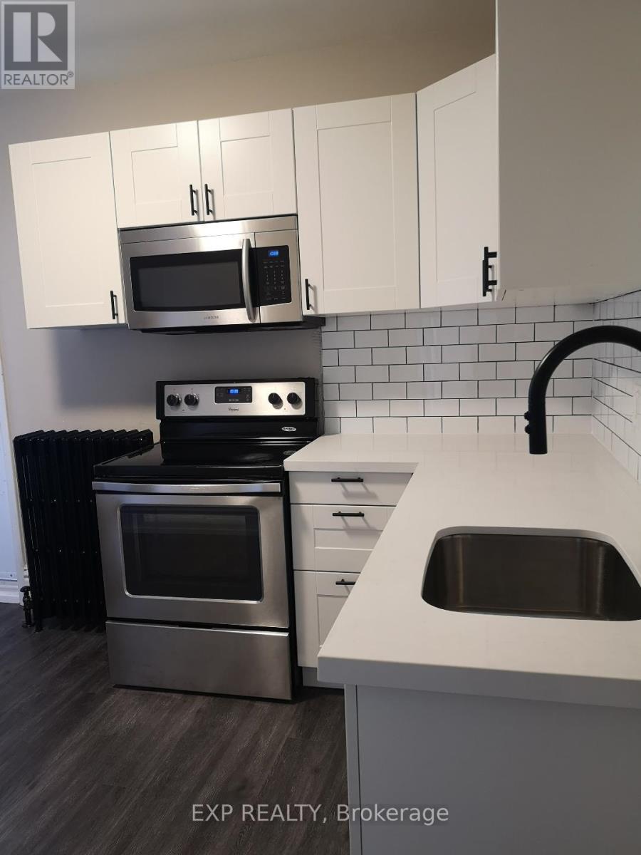 Photo 16 of 28 Eastbourne Avenue, Hamilton ON
