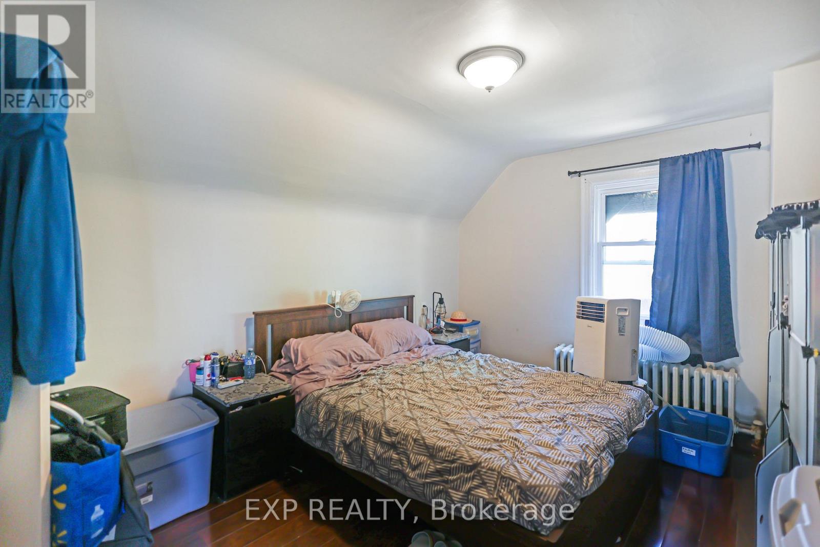 Photo 24 of 28 Eastbourne Avenue, Hamilton ON