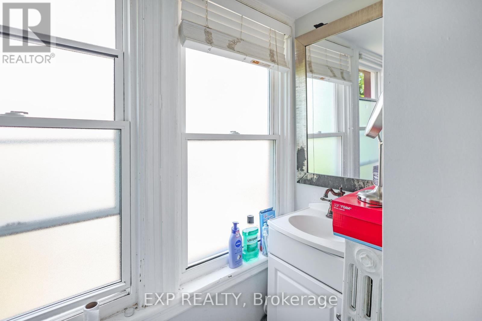 Photo 26 of 28 Eastbourne Avenue, Hamilton ON