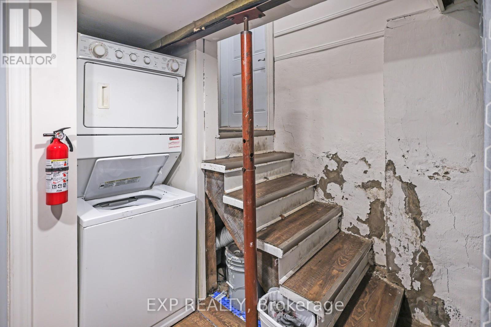 Photo 31 of 28 Eastbourne Avenue, Hamilton ON