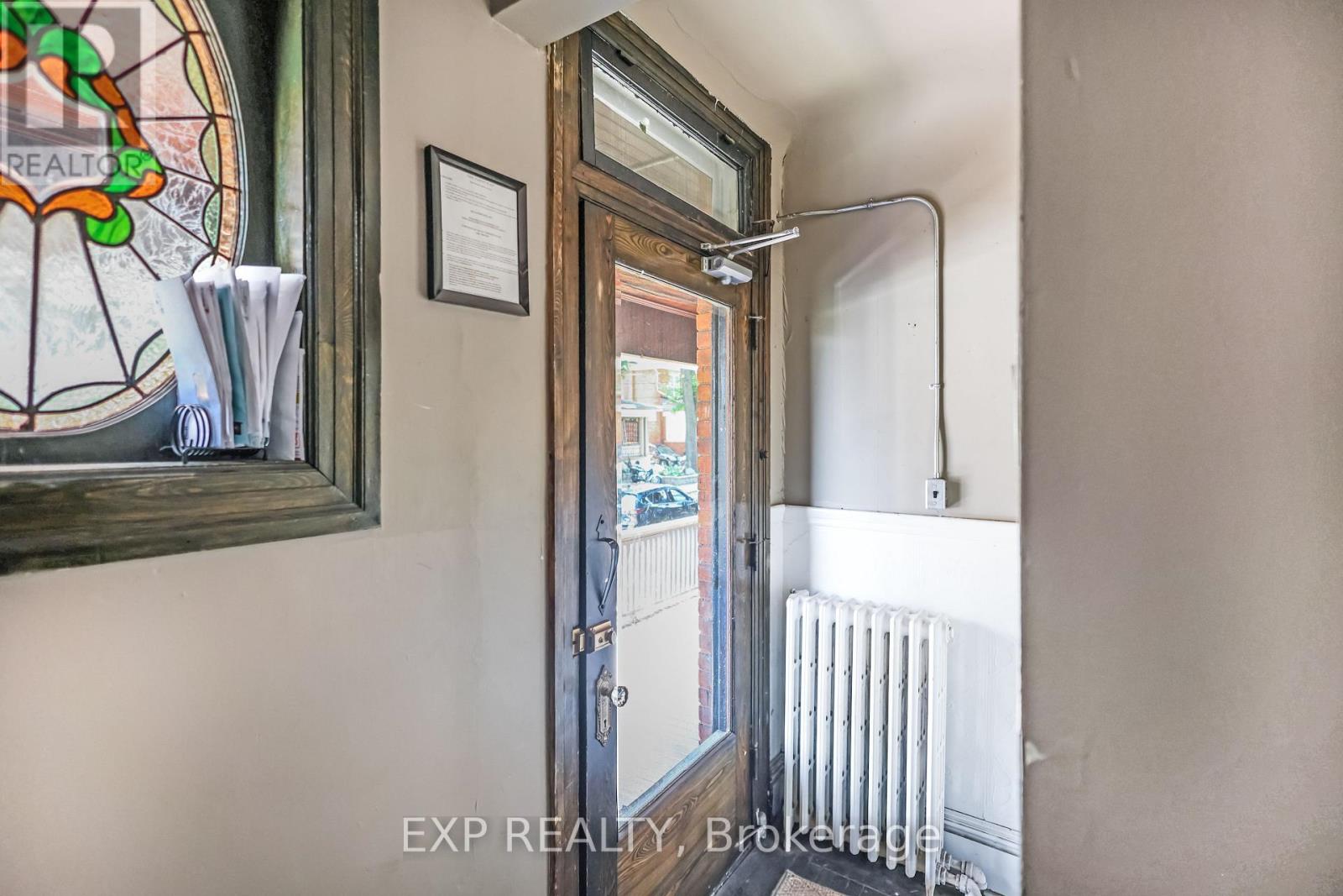 Photo 4 of 28 Eastbourne Avenue, Hamilton ON