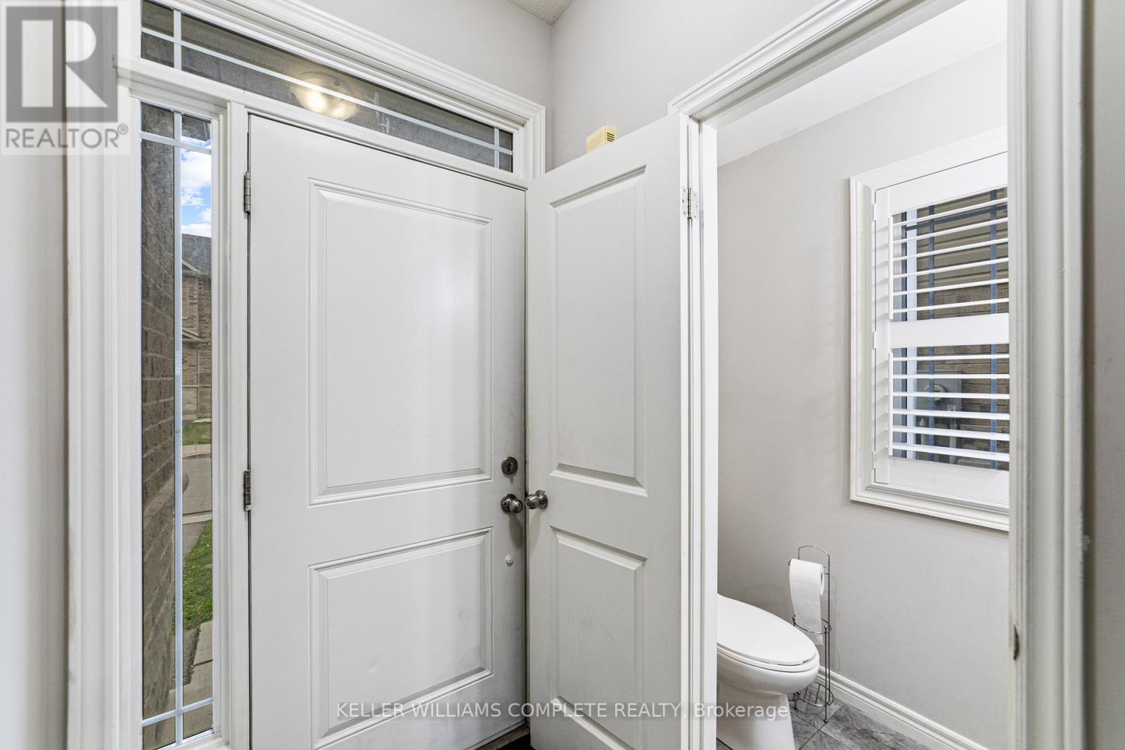 Photo 3 of 14 Serenity Lane, Hamilton ON