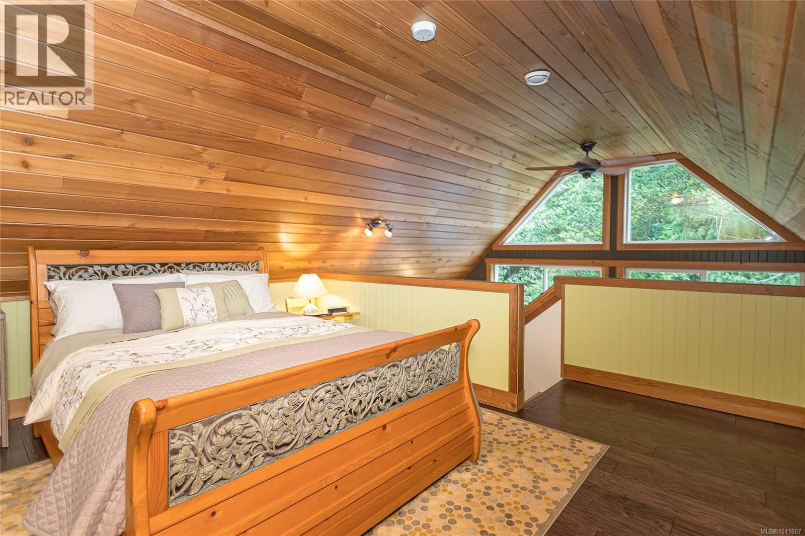 Photo 15 of 10821 Chemainus Rd, Saltair BC