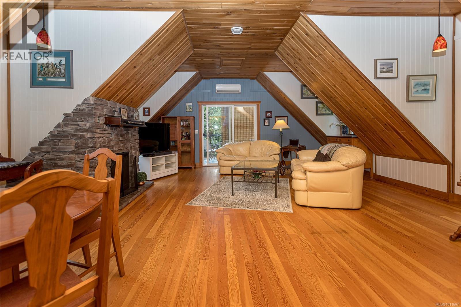 Photo 8 of 10821 Chemainus Rd, Saltair BC