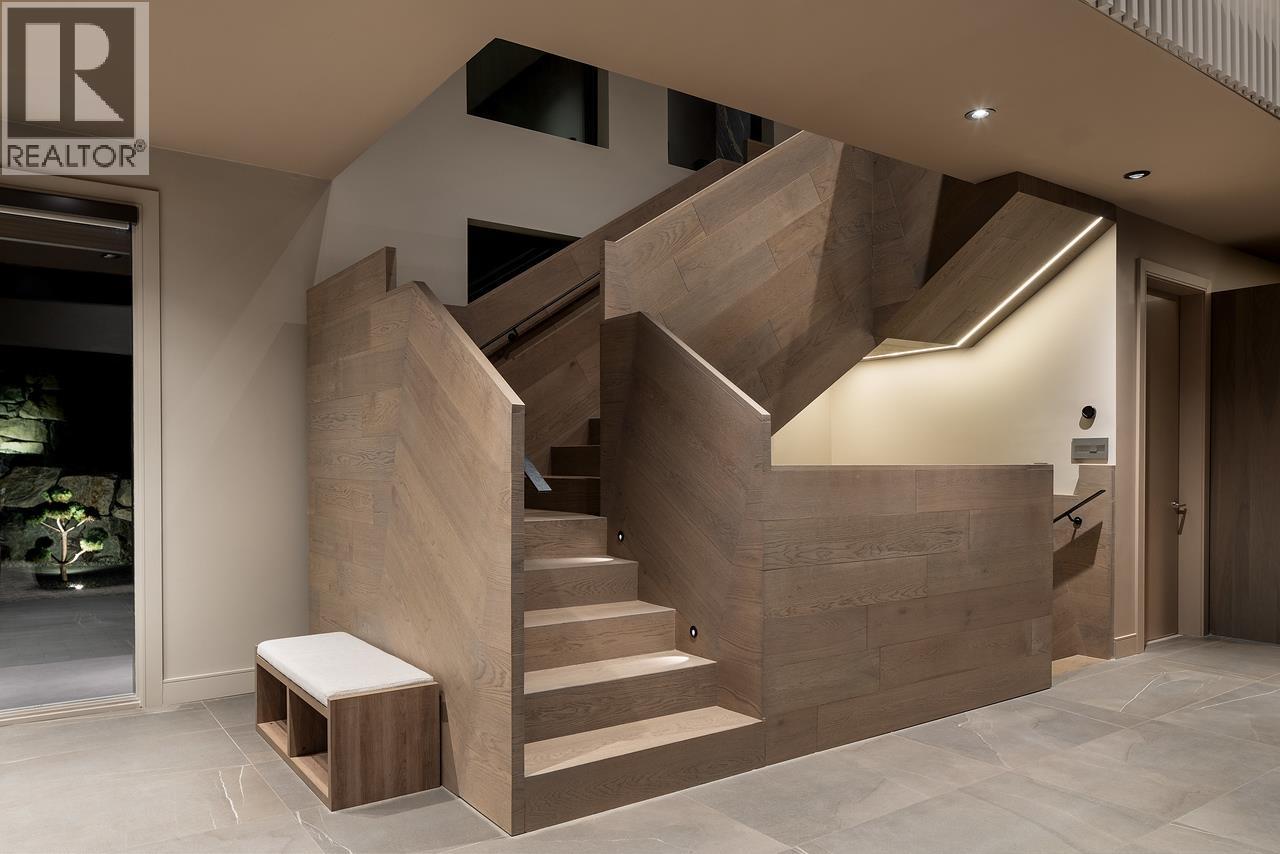 9228 WEDGEMOUNT PLATEAU DRIVE, Whistler