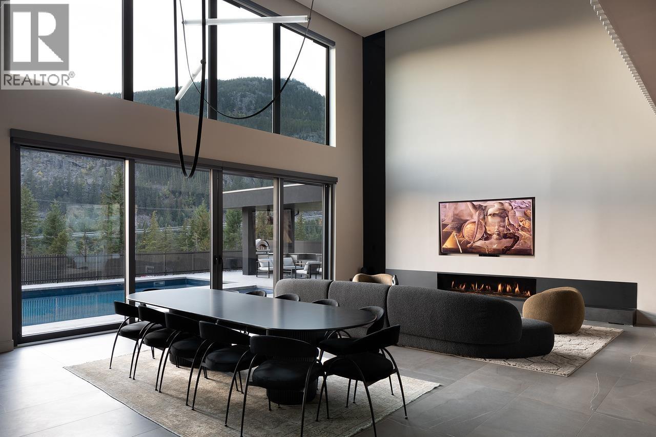 9228 WEDGEMOUNT PLATEAU DRIVE, Whistler