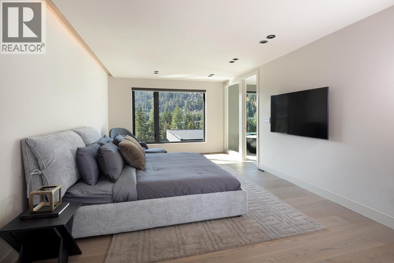 9228 WEDGEMOUNT PLATEAU DRIVE, Whistler