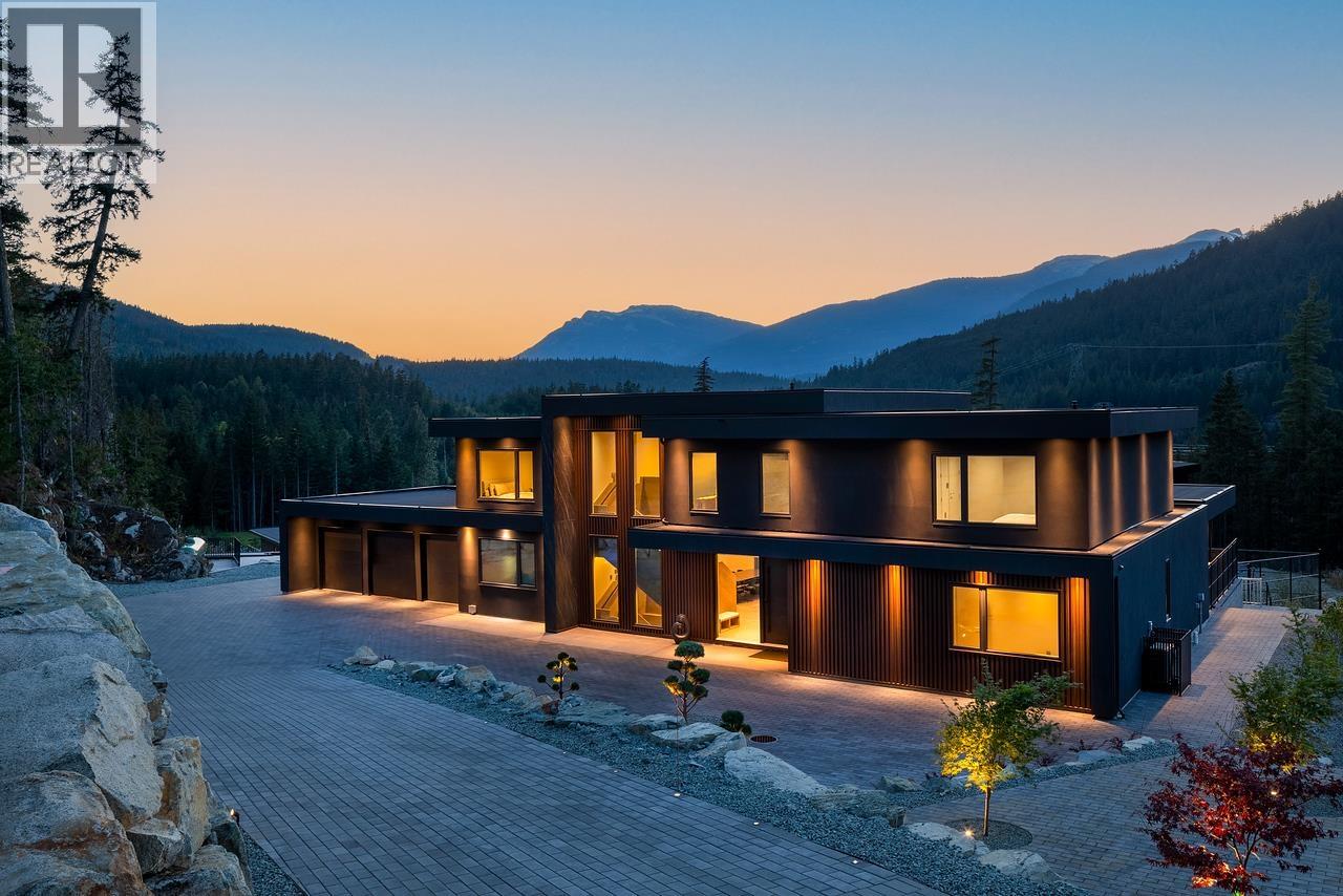 9228 WEDGEMOUNT PLATEAU DRIVE, Whistler