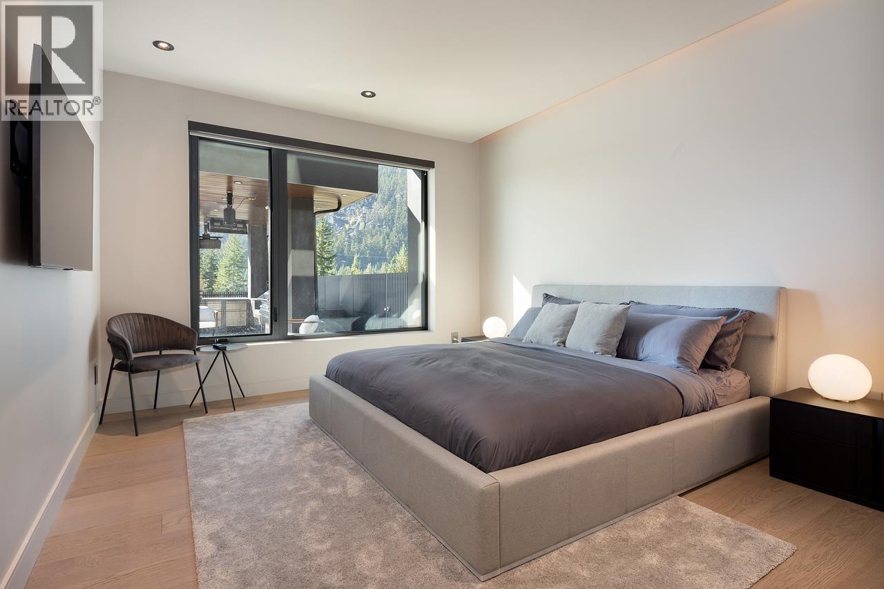 9228 WEDGEMOUNT PLATEAU DRIVE, Whistler