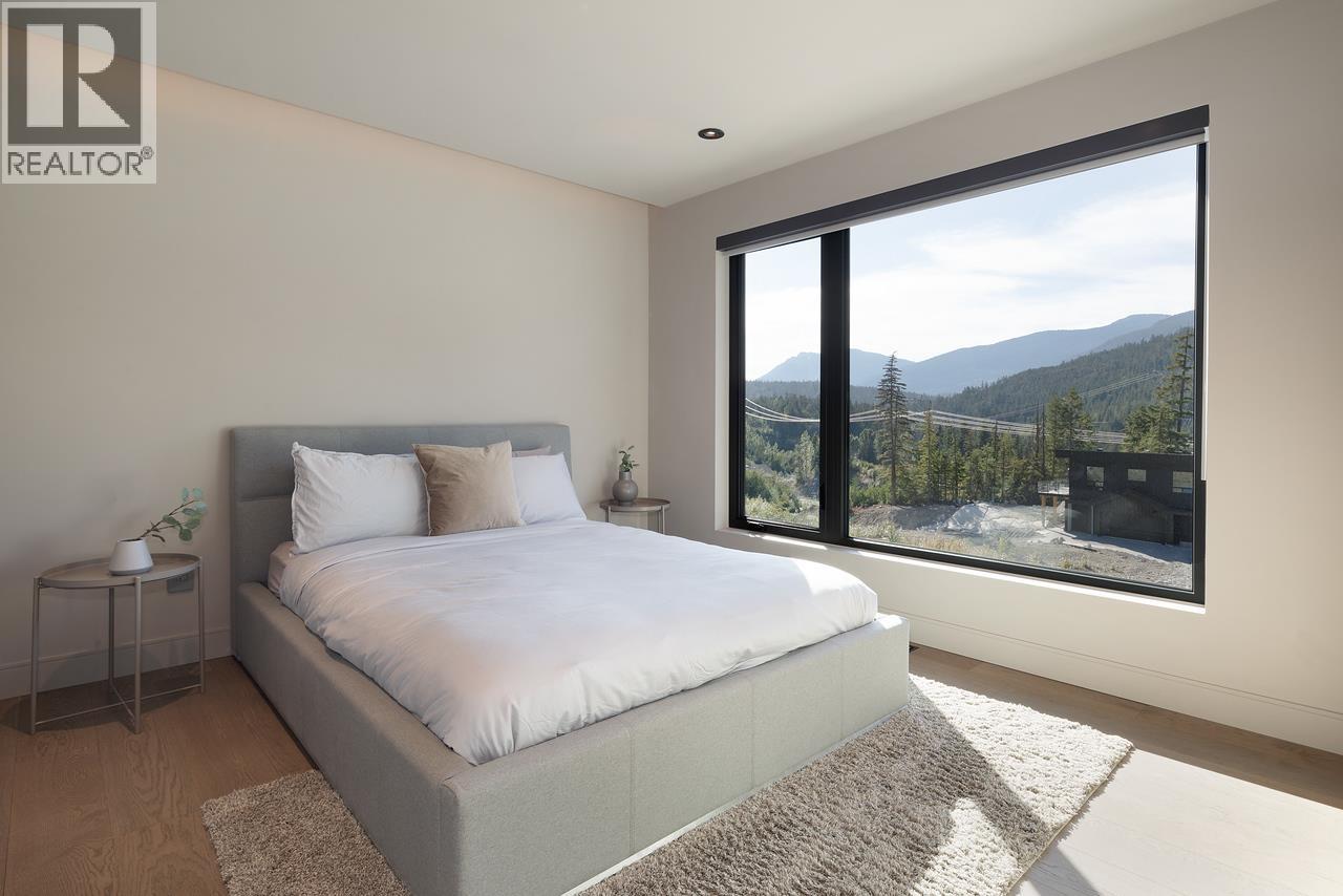 9228 WEDGEMOUNT PLATEAU DRIVE, Whistler