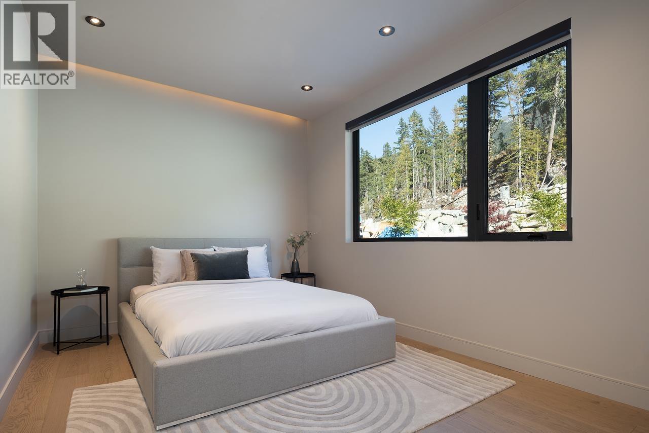 9228 WEDGEMOUNT PLATEAU DRIVE, Whistler