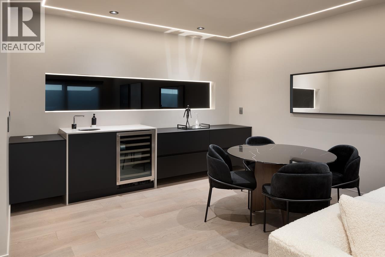9228 WEDGEMOUNT PLATEAU DRIVE, Whistler