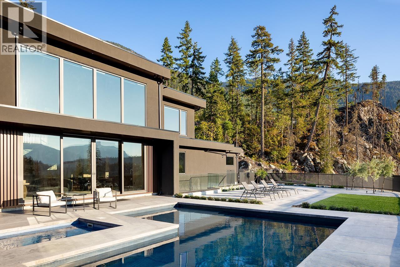 9228 WEDGEMOUNT PLATEAU DRIVE, Whistler