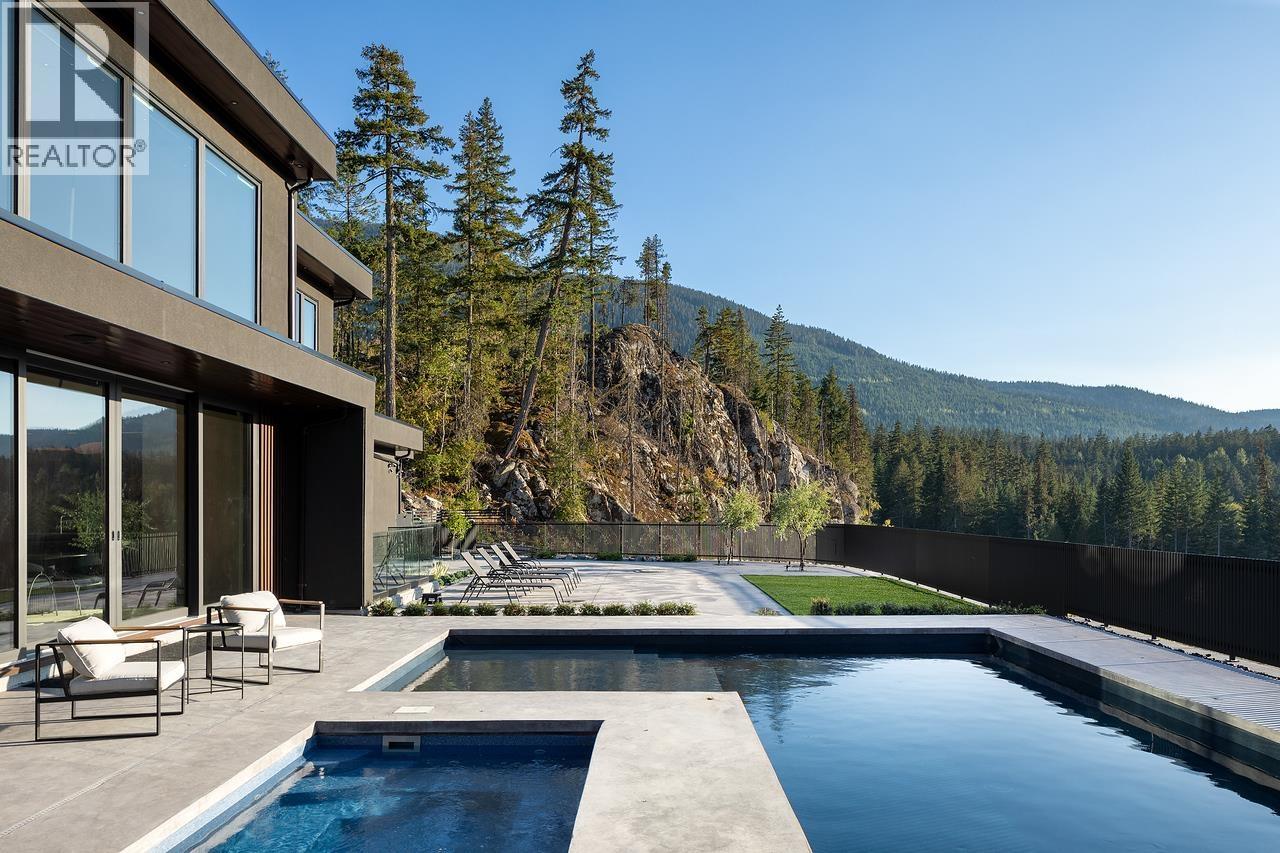 9228 WEDGEMOUNT PLATEAU DRIVE, Whistler