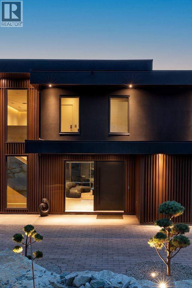 9228 WEDGEMOUNT PLATEAU DRIVE, Whistler