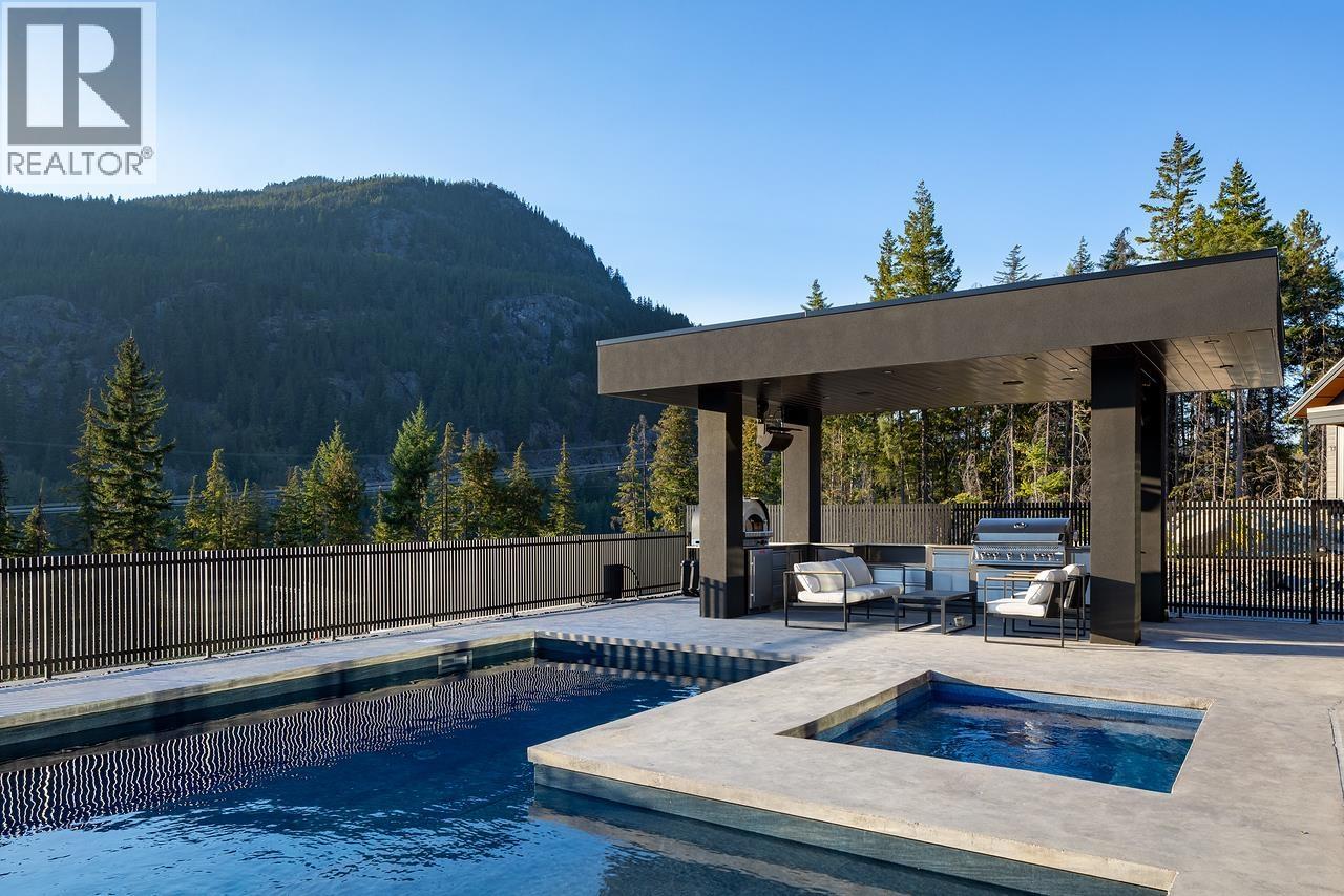9228 WEDGEMOUNT PLATEAU DRIVE, Whistler