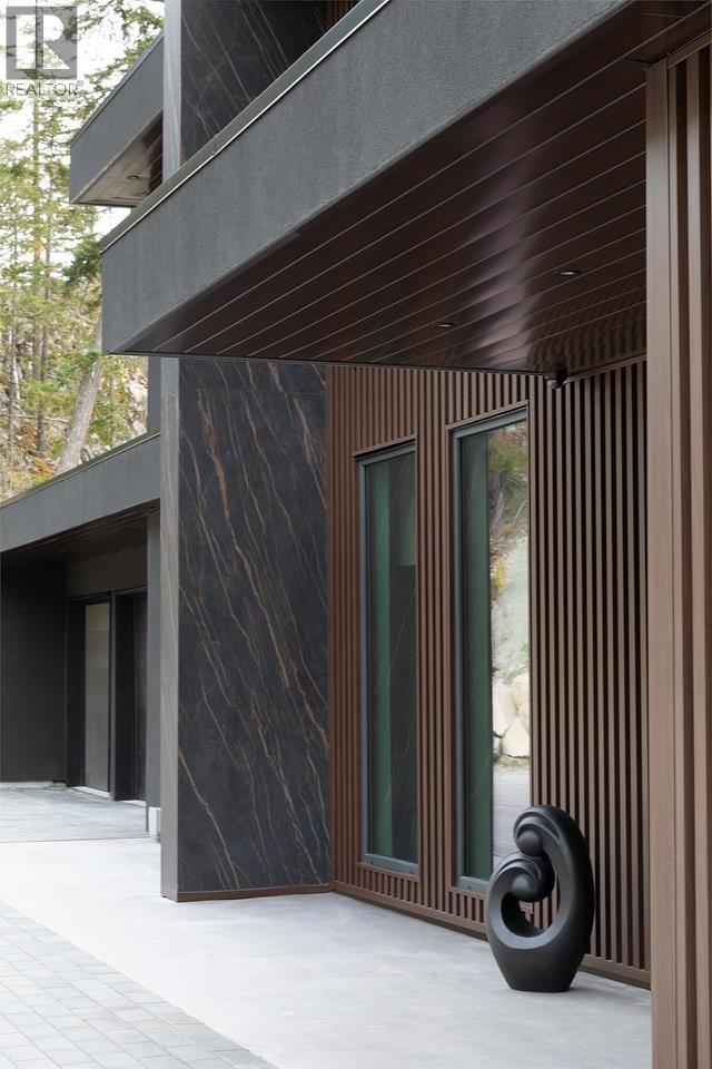 9228 WEDGEMOUNT PLATEAU DRIVE, Whistler