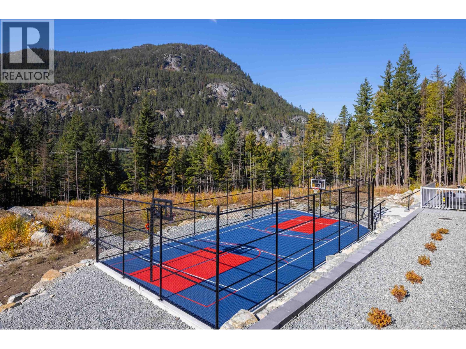9228 WEDGEMOUNT PLATEAU DRIVE, Whistler