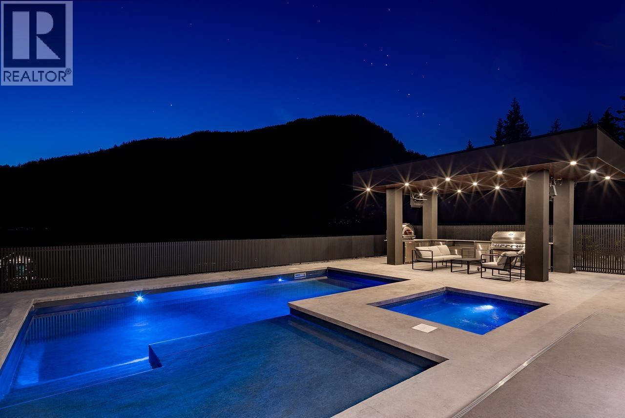 9228 WEDGEMOUNT PLATEAU DRIVE, Whistler