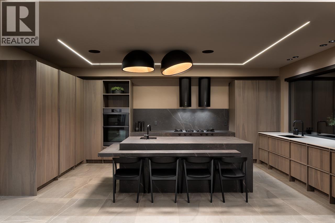 9228 WEDGEMOUNT PLATEAU DRIVE, Whistler