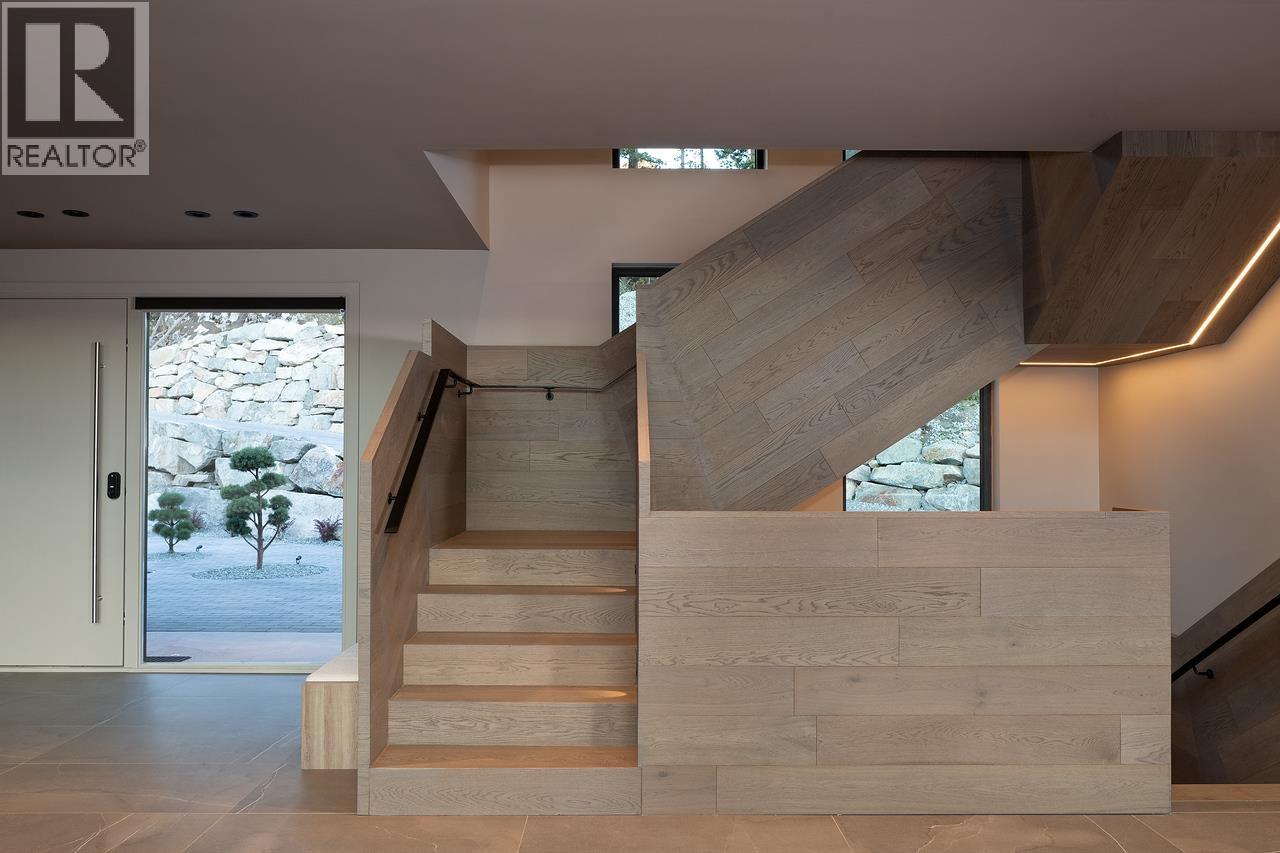 9228 WEDGEMOUNT PLATEAU DRIVE, Whistler