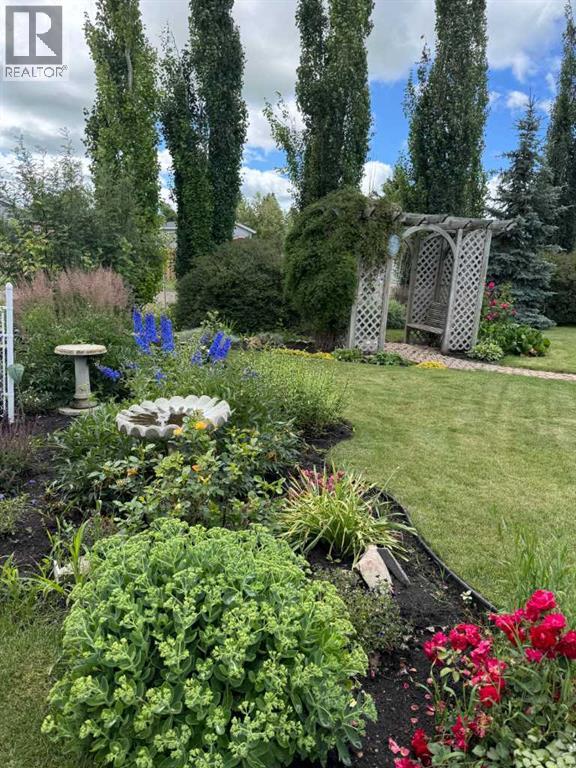 Photo 35 of 109 Monica Bay, Carstairs AB