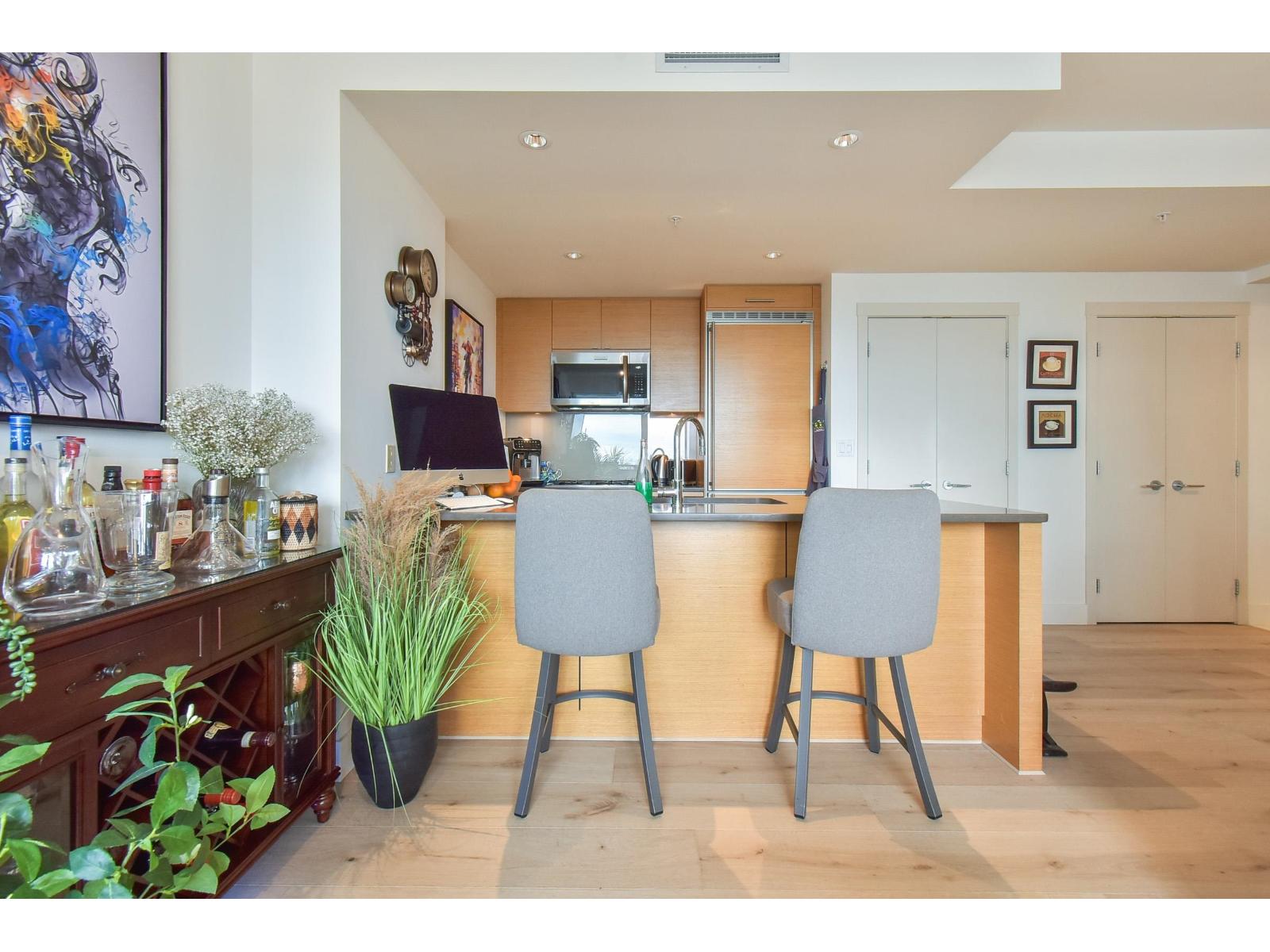 1207 15152 RUSSELL AVENUE, White Rock