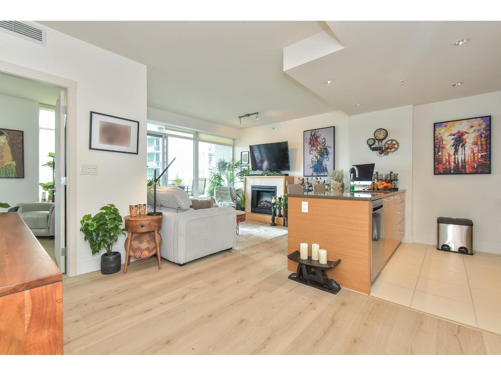 1207 15152 RUSSELL AVENUE, White Rock