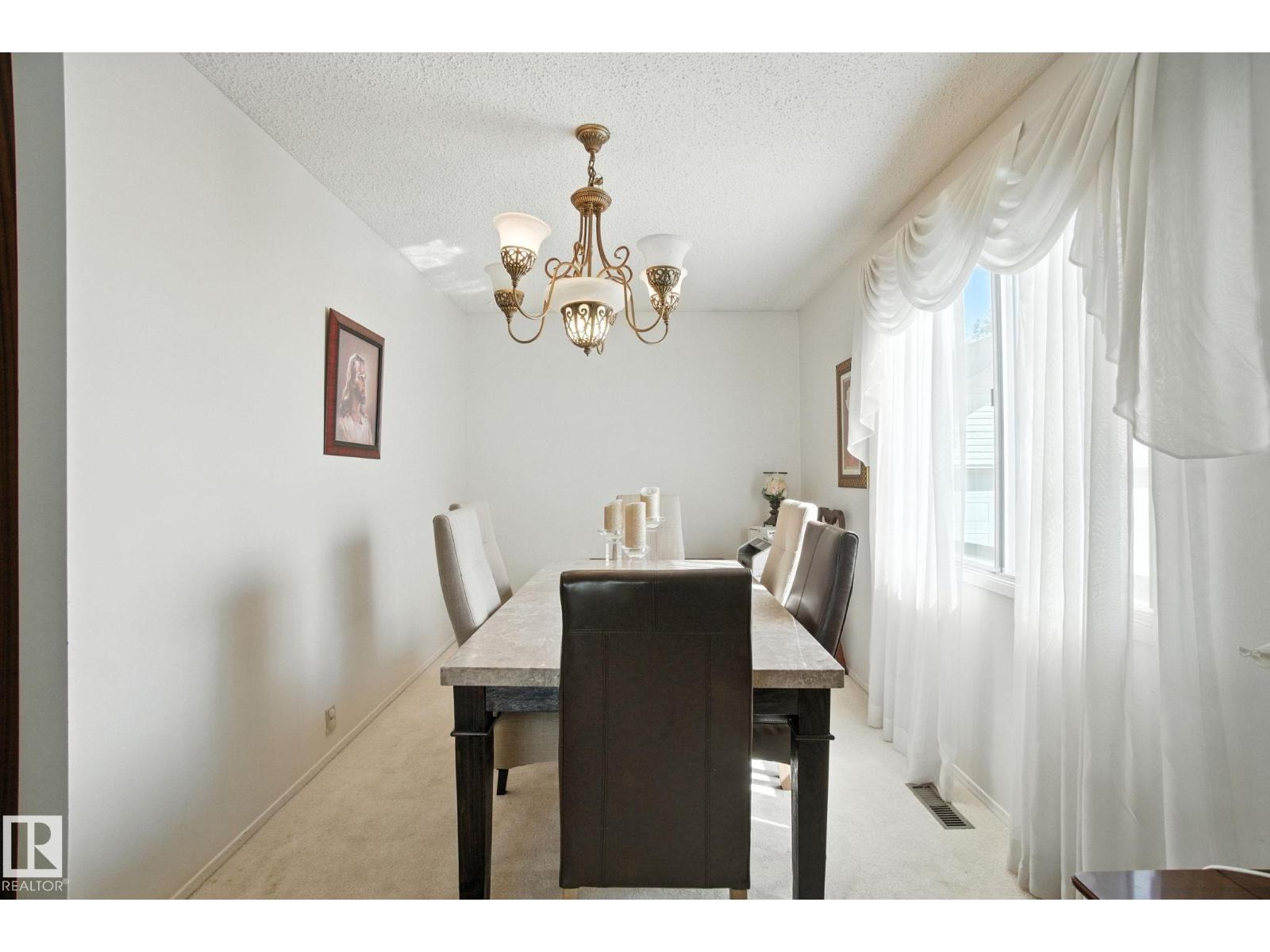 Photo 10 of 8731 180 St Nw, Edmonton AB