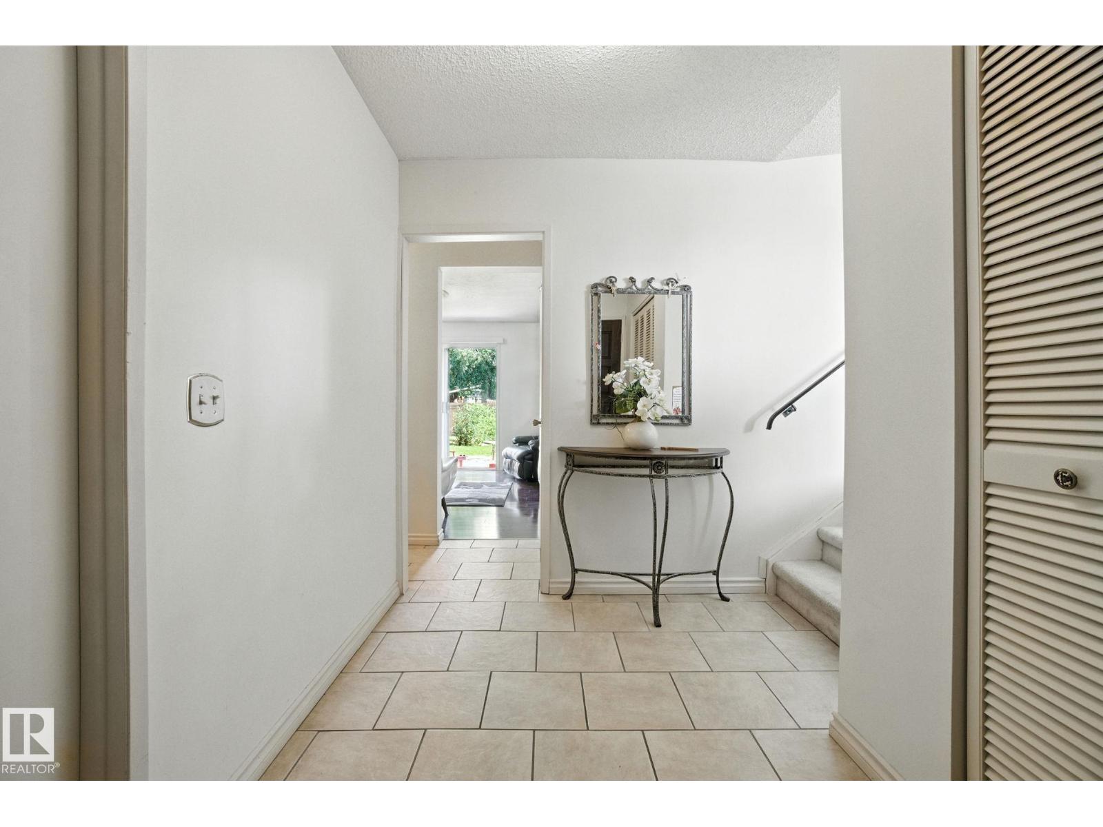 Photo 5 of 8731 180 St Nw, Edmonton AB