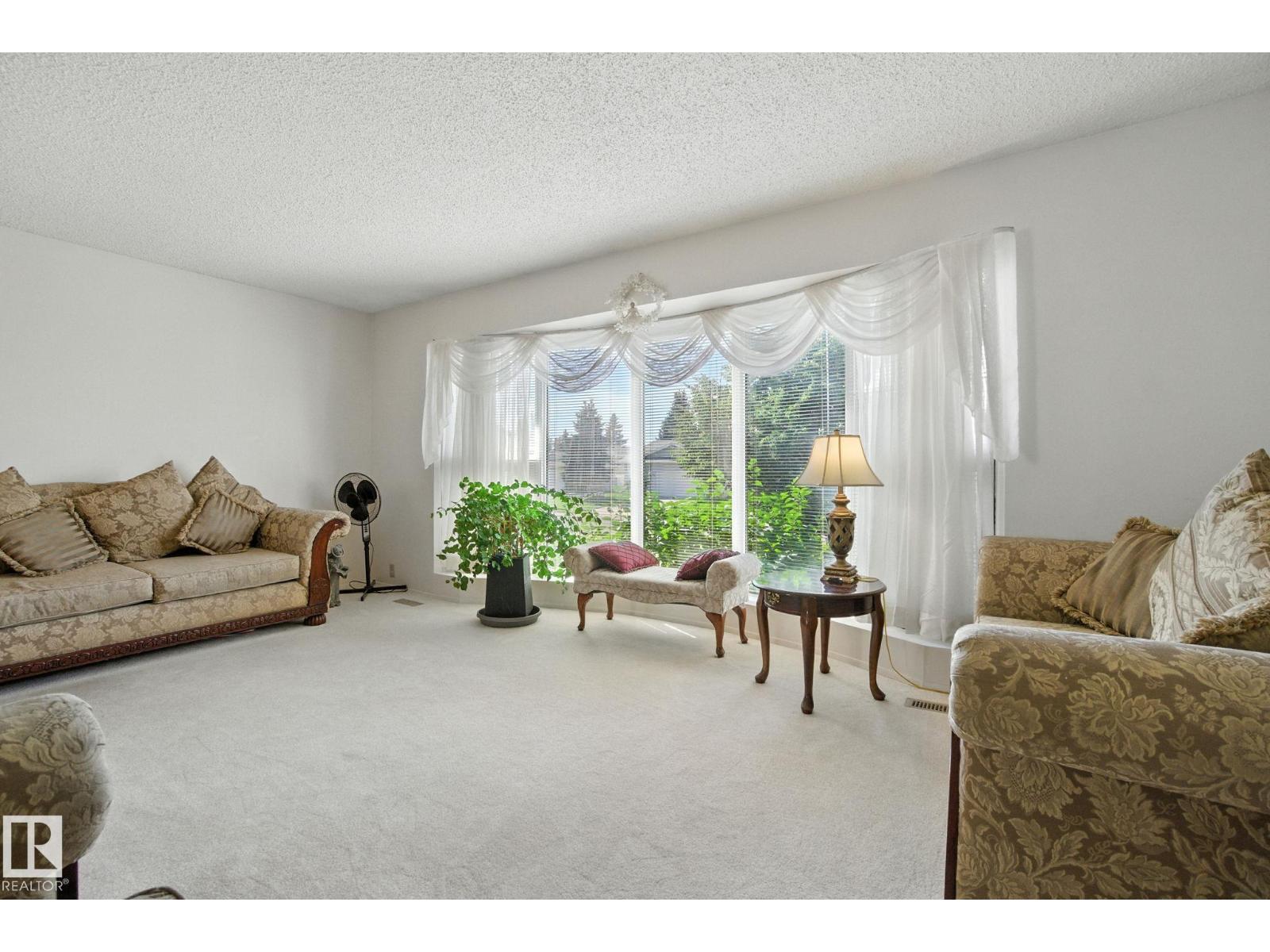 Photo 6 of 8731 180 St Nw, Edmonton AB