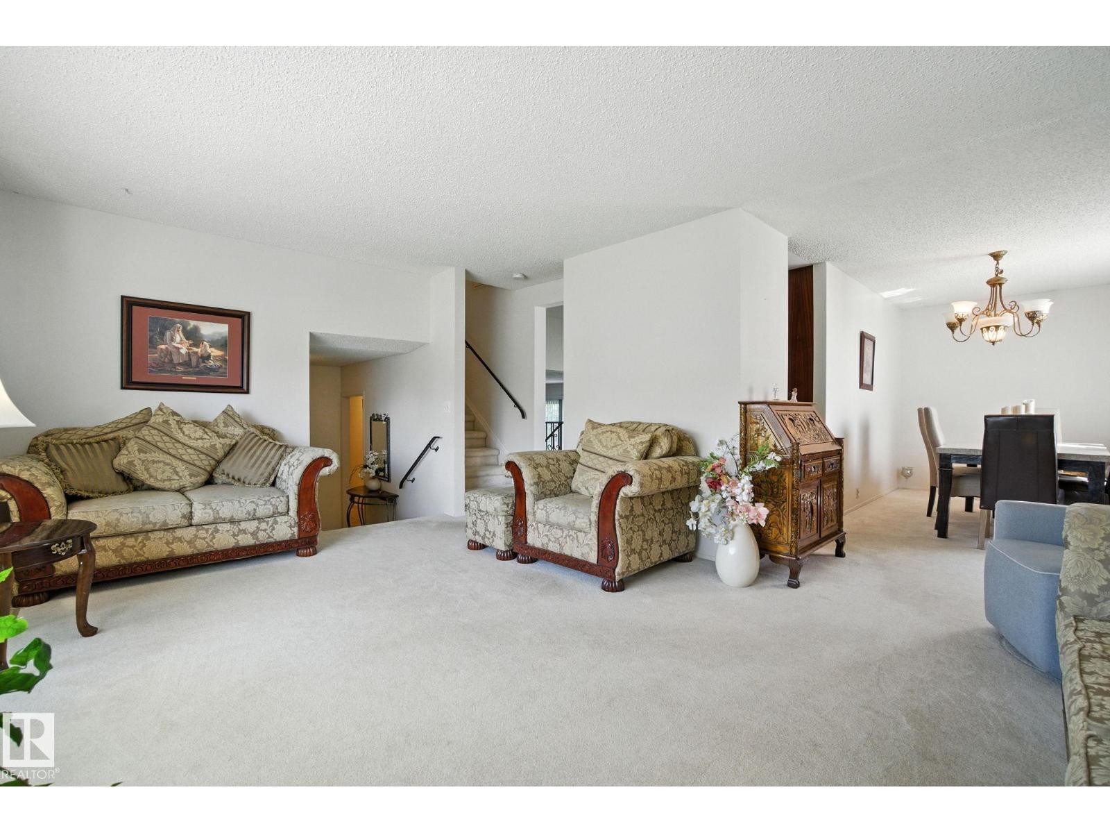 Photo 9 of 8731 180 St Nw, Edmonton AB