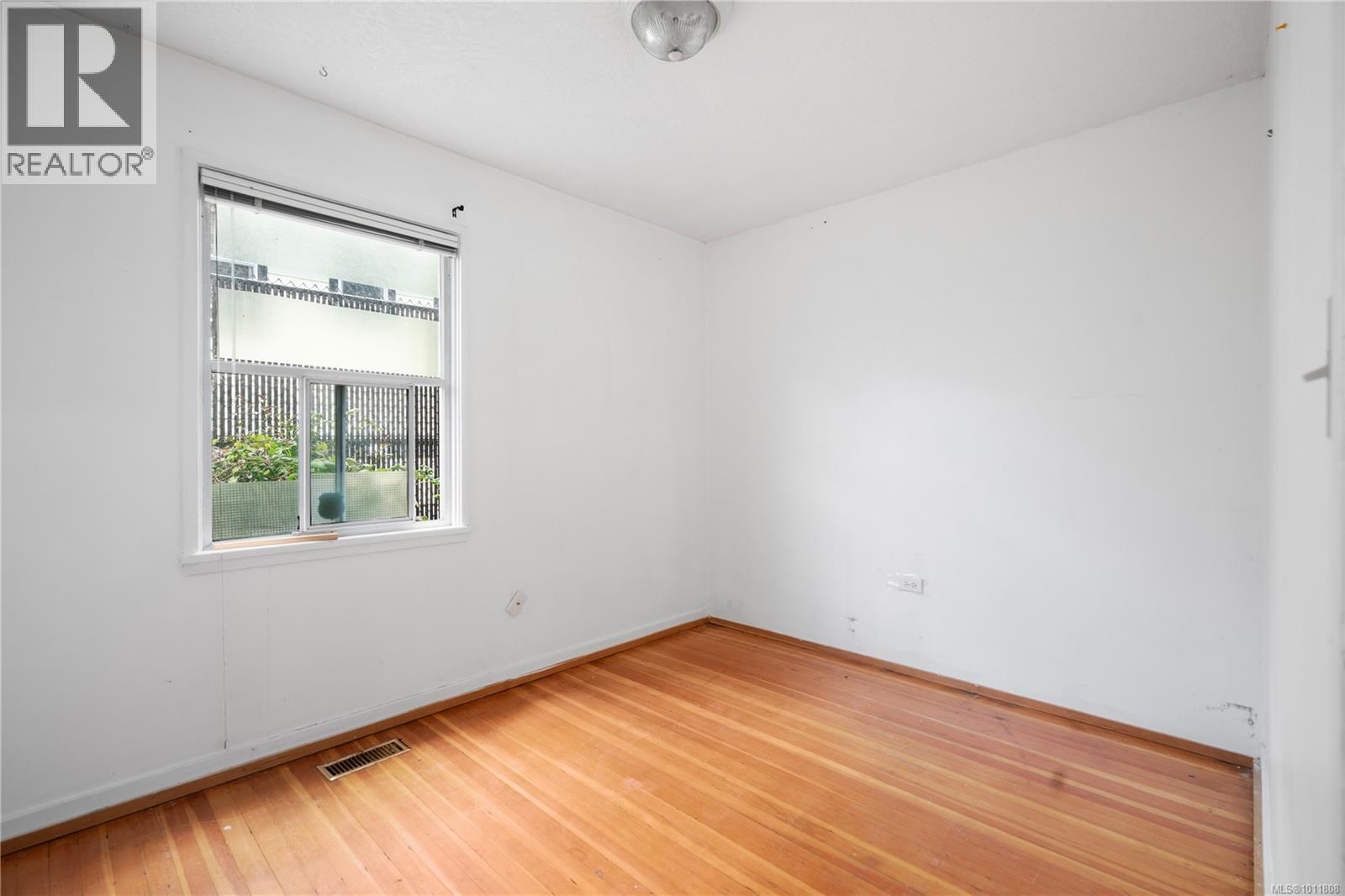 Photo 16 of 2553 Empire St, Victoria BC