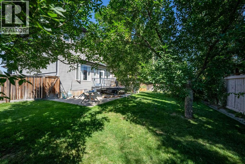 Photo 2 of 232 Silkstone Bay W, Lethbridge AB