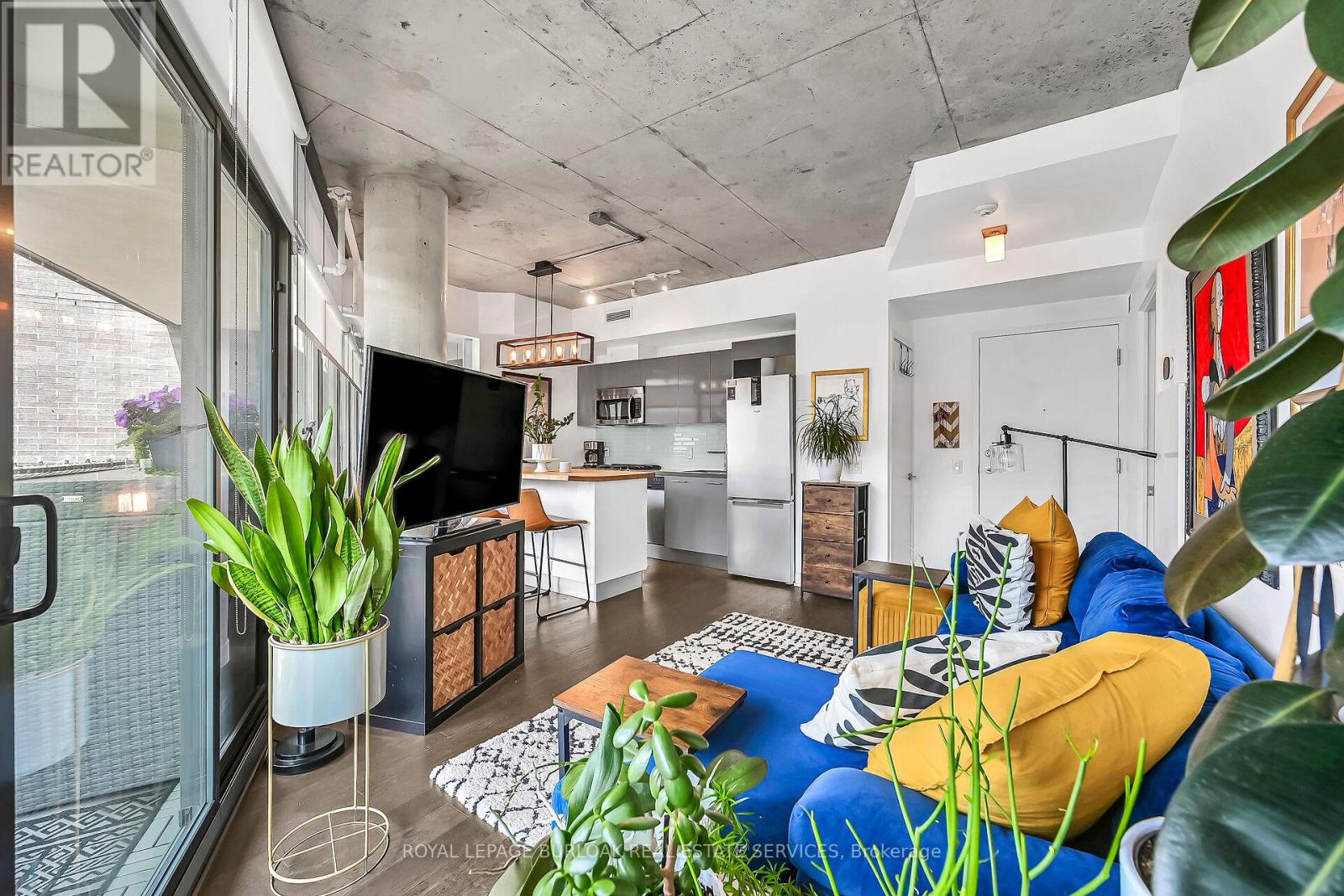 Photo 10 of 902 1201 Dundas Street E, Toronto ON