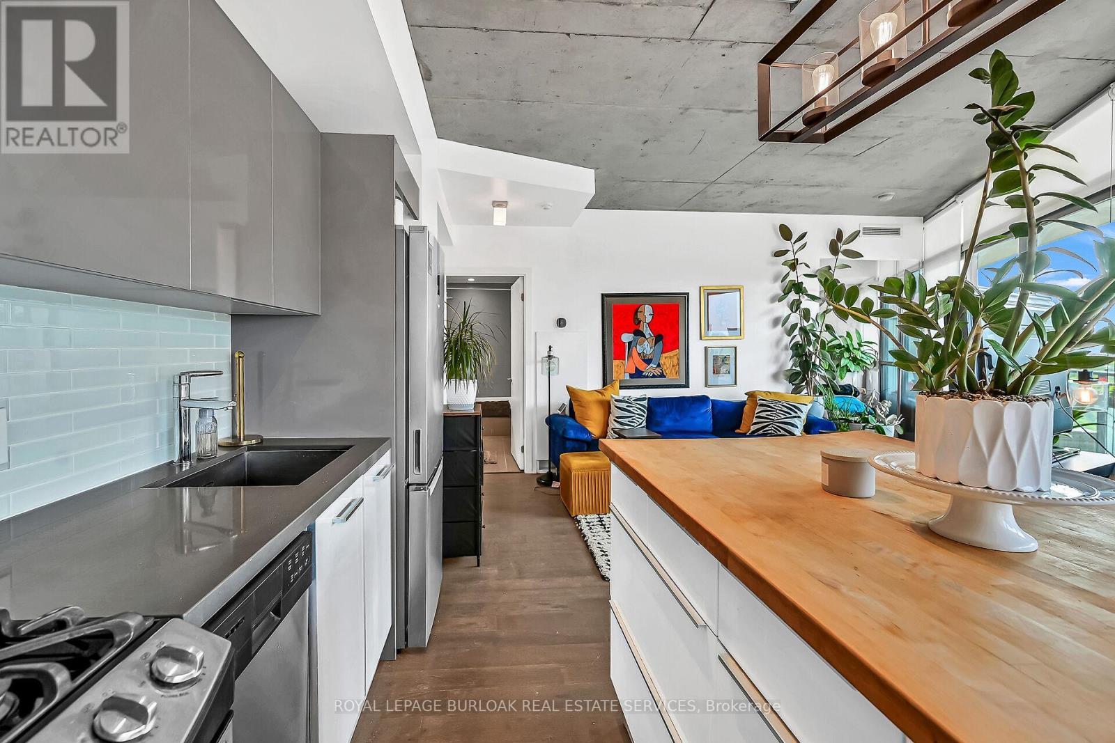 Photo 16 of 902 1201 Dundas Street E, Toronto ON