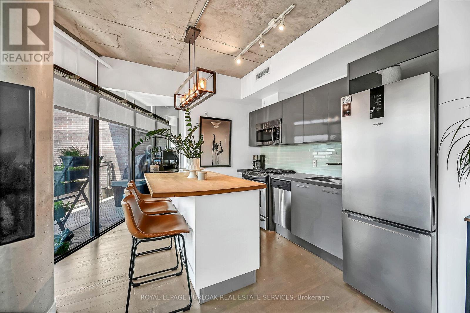 Photo 14 of 902 1201 Dundas Street E, Toronto ON