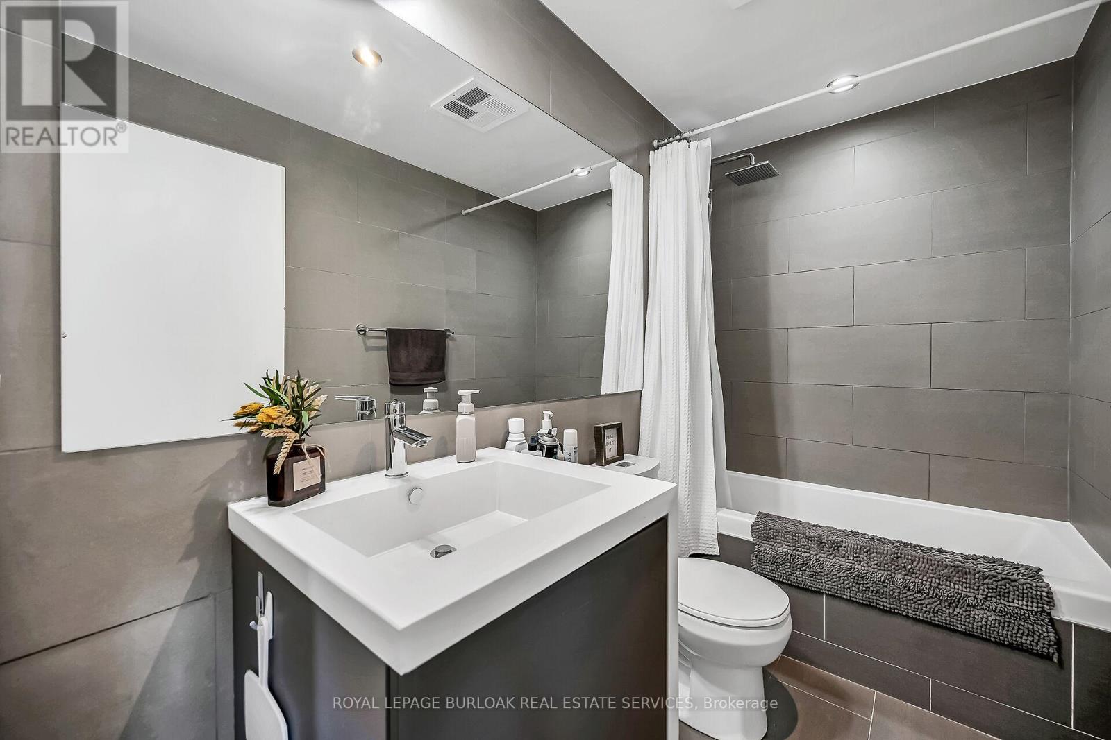 Photo 23 of 902 1201 Dundas Street E, Toronto ON