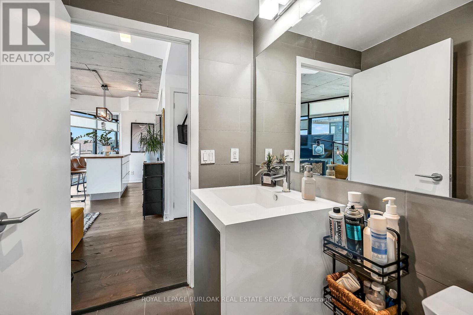 Photo 24 of 902 1201 Dundas Street E, Toronto ON