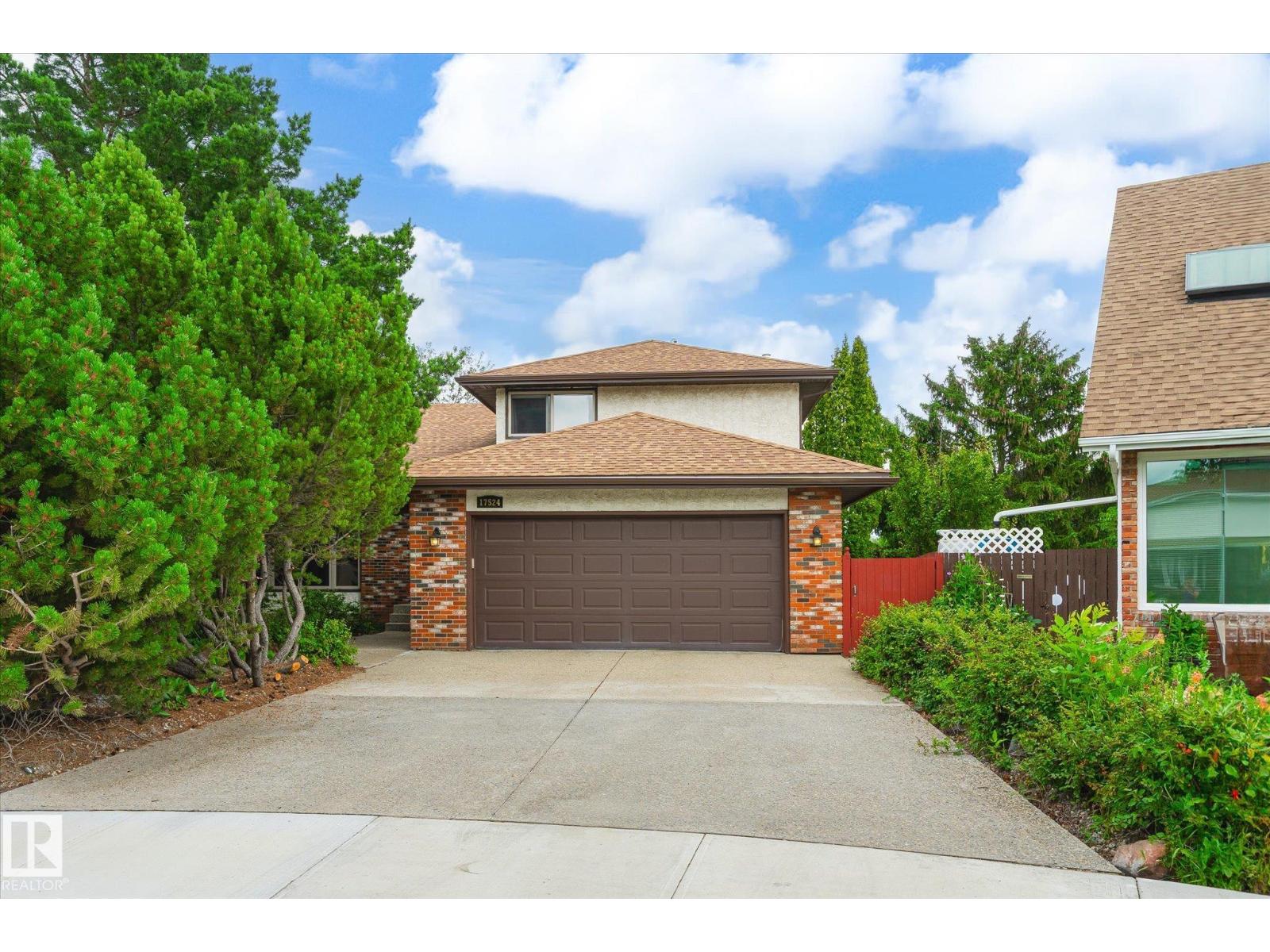 Photo 1 of 17524 55 Av Nw, Edmonton AB