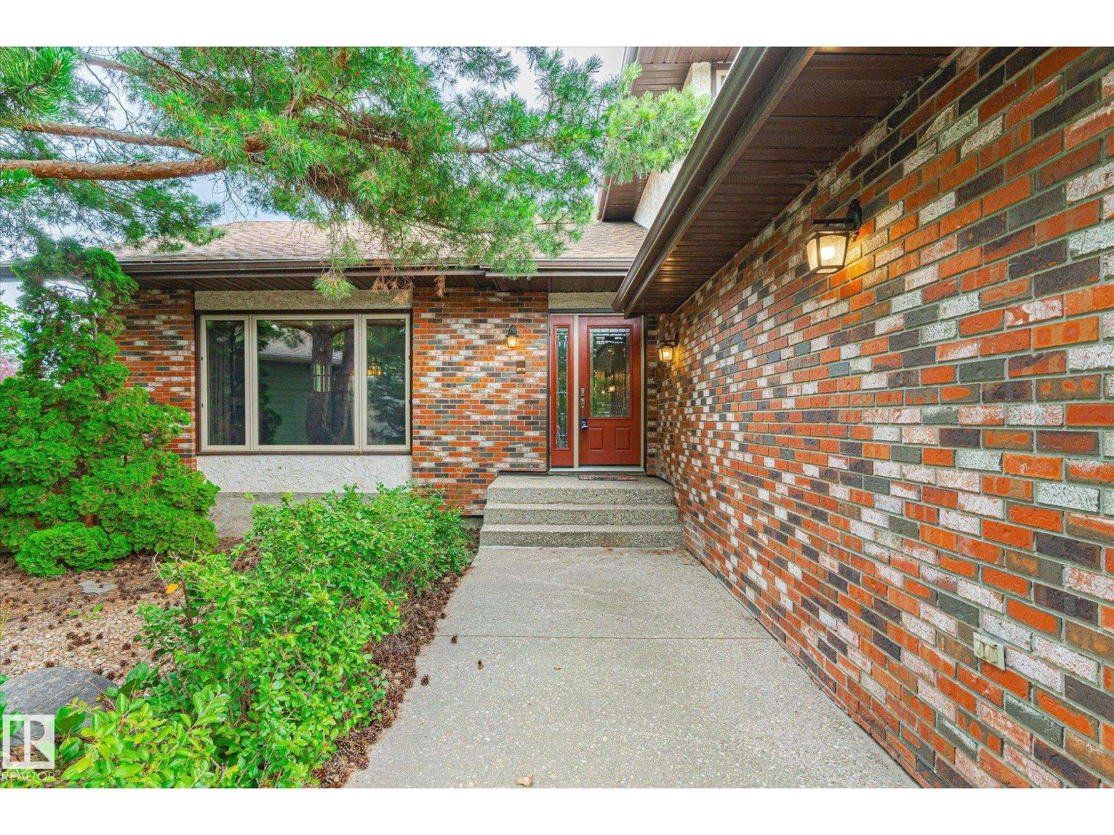 Photo 13 of 17524 55 Av Nw, Edmonton AB