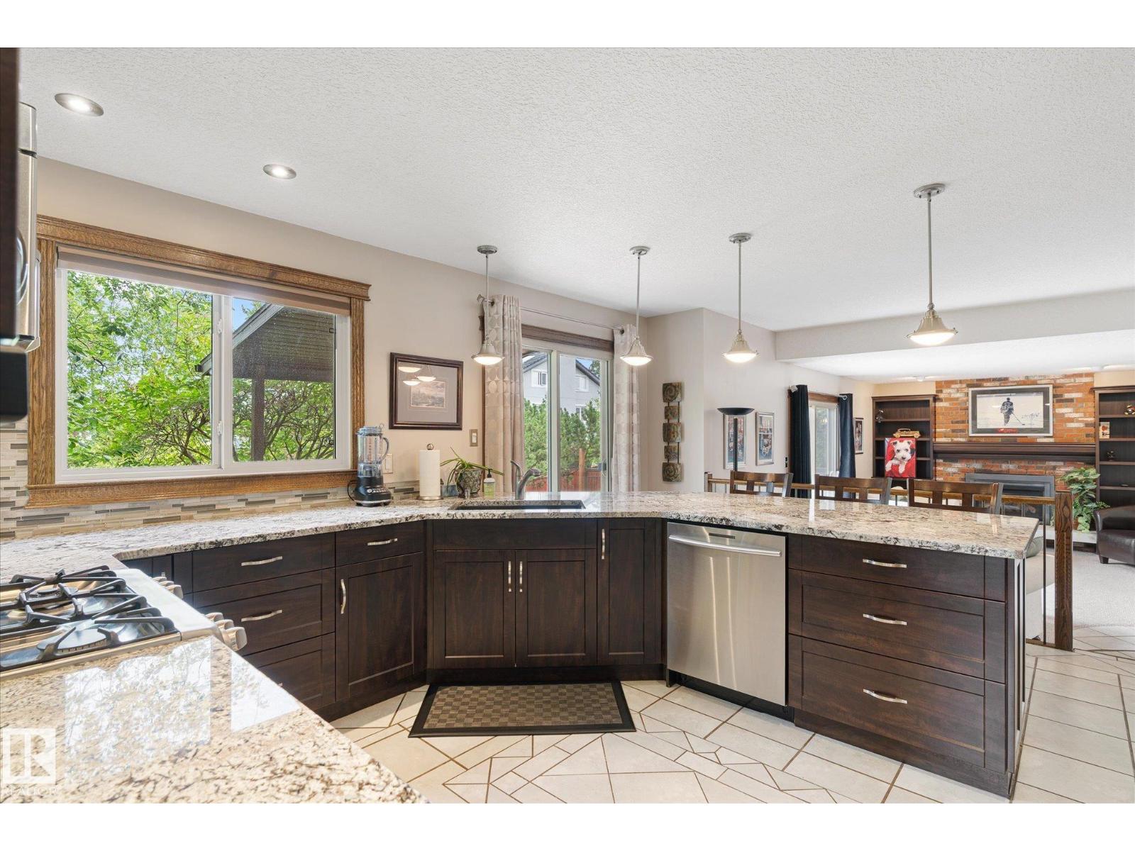 Photo 17 of 17524 55 Av Nw, Edmonton AB