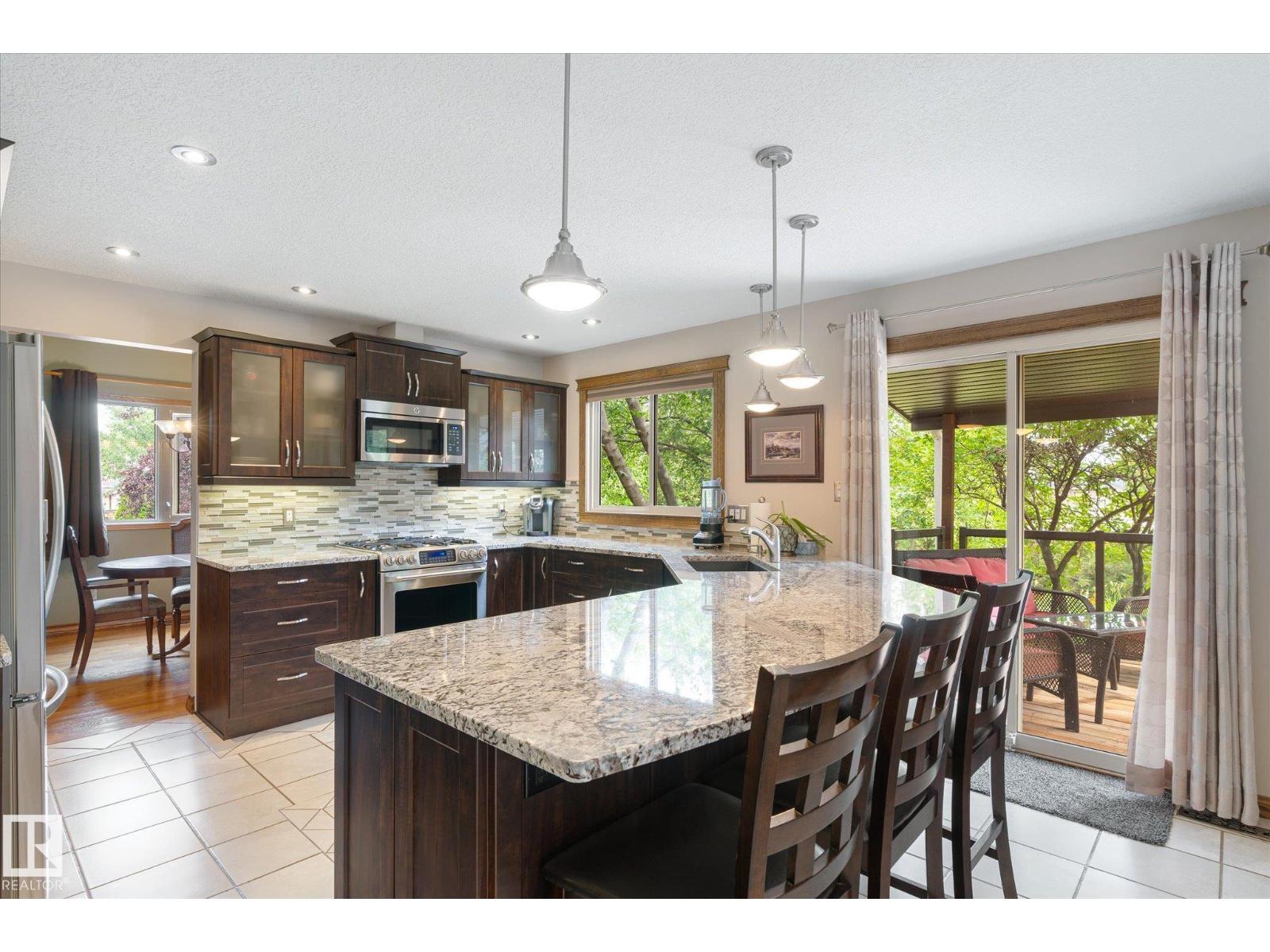 Photo 18 of 17524 55 Av Nw, Edmonton AB