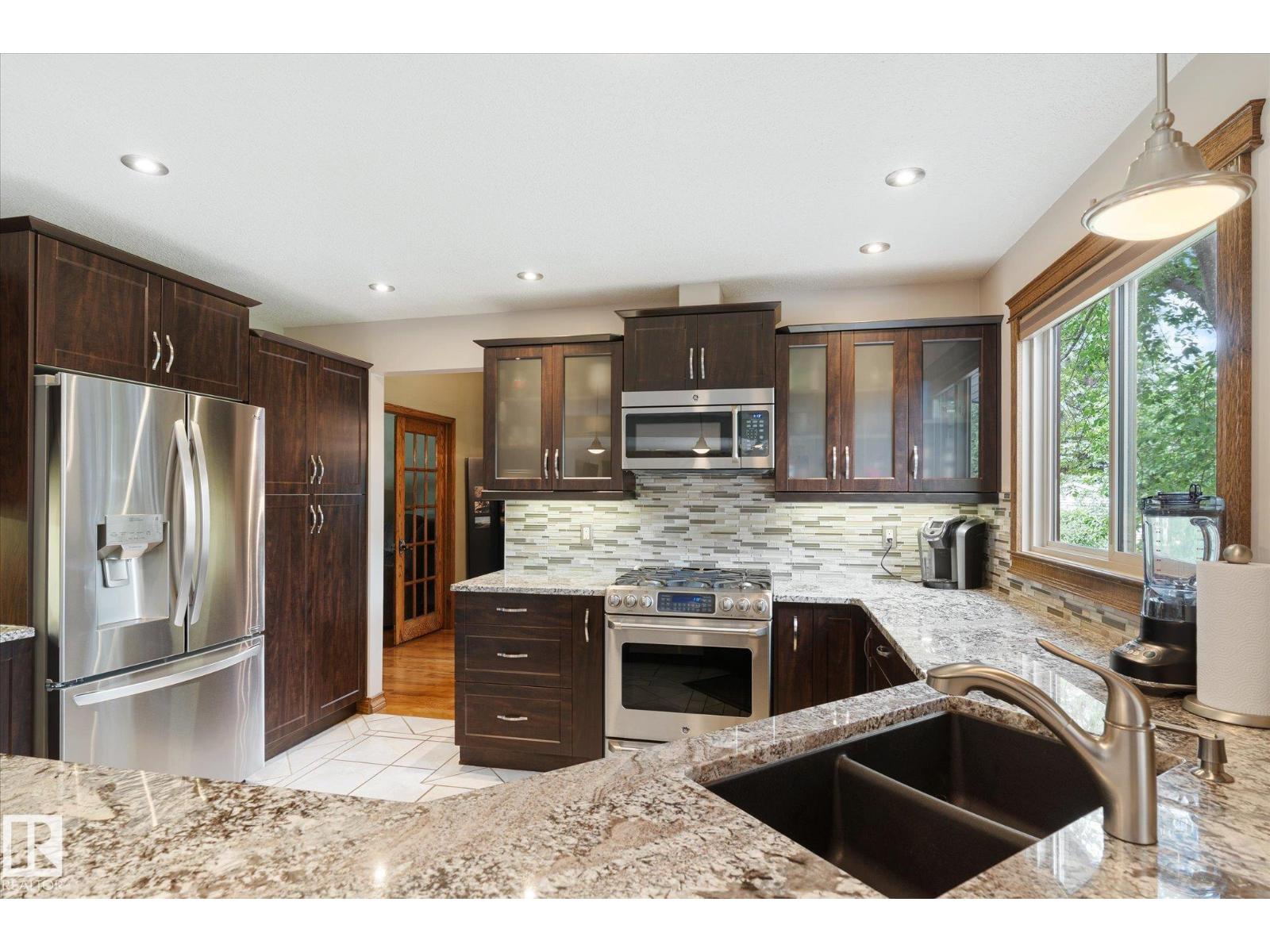Photo 19 of 17524 55 Av Nw, Edmonton AB