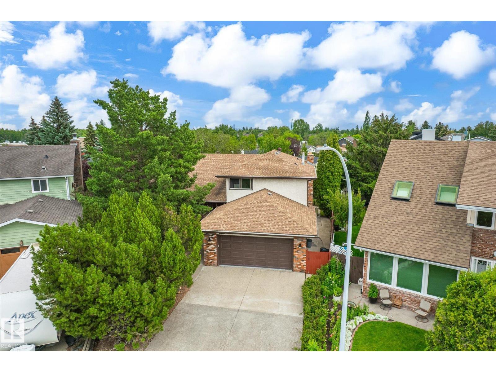 Photo 2 of 17524 55 Av Nw, Edmonton AB