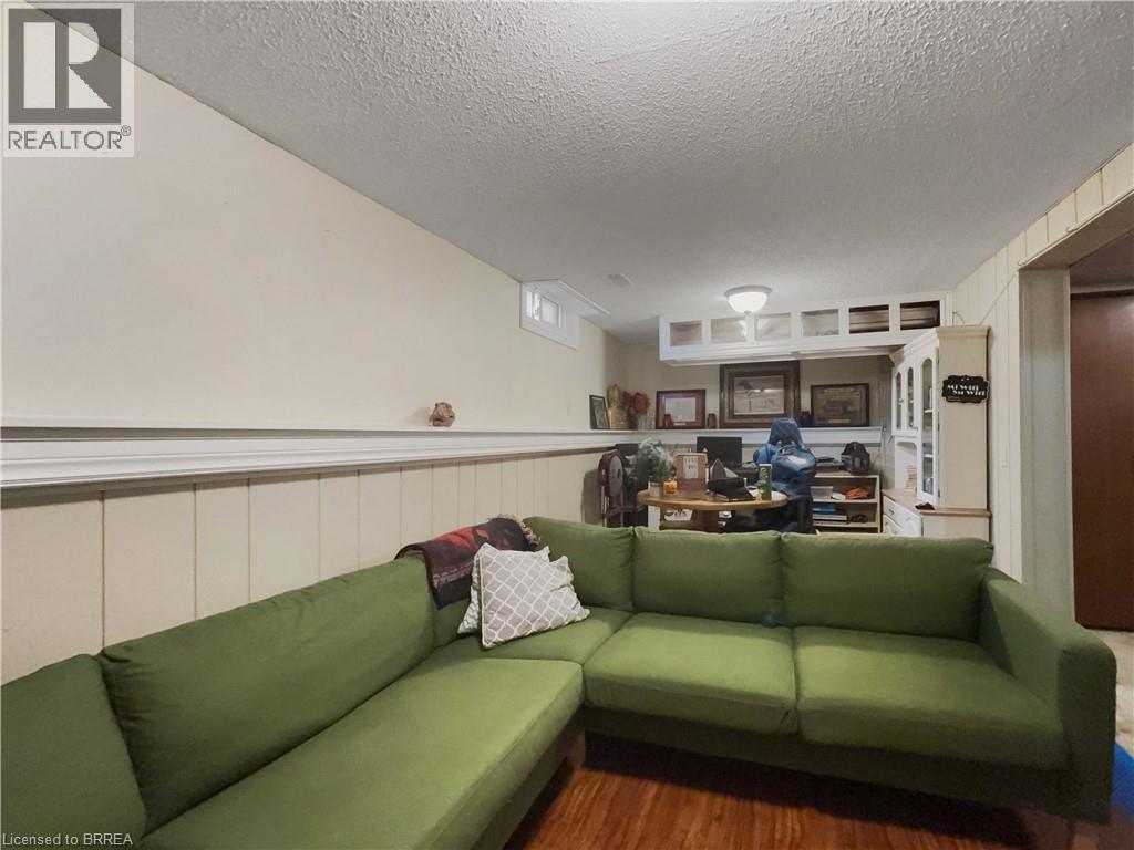 Photo 16 of 177 Banbury Road, Brantford ON