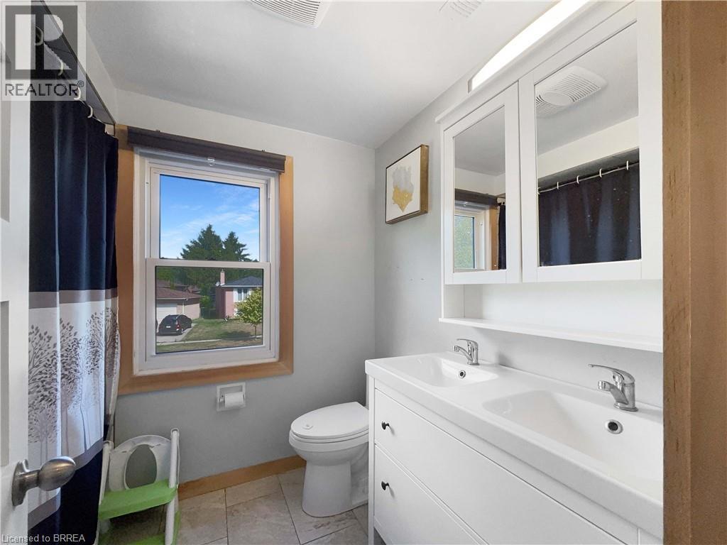 Photo 17 of 177 Banbury Road, Brantford ON