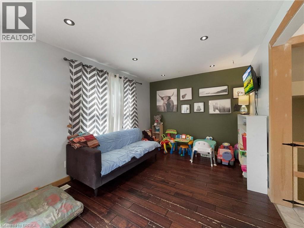 Photo 6 of 177 Banbury Road, Brantford ON