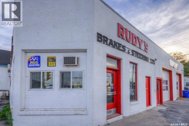 Photo 2 of 1700 Winnipeg Street, Regina SK
