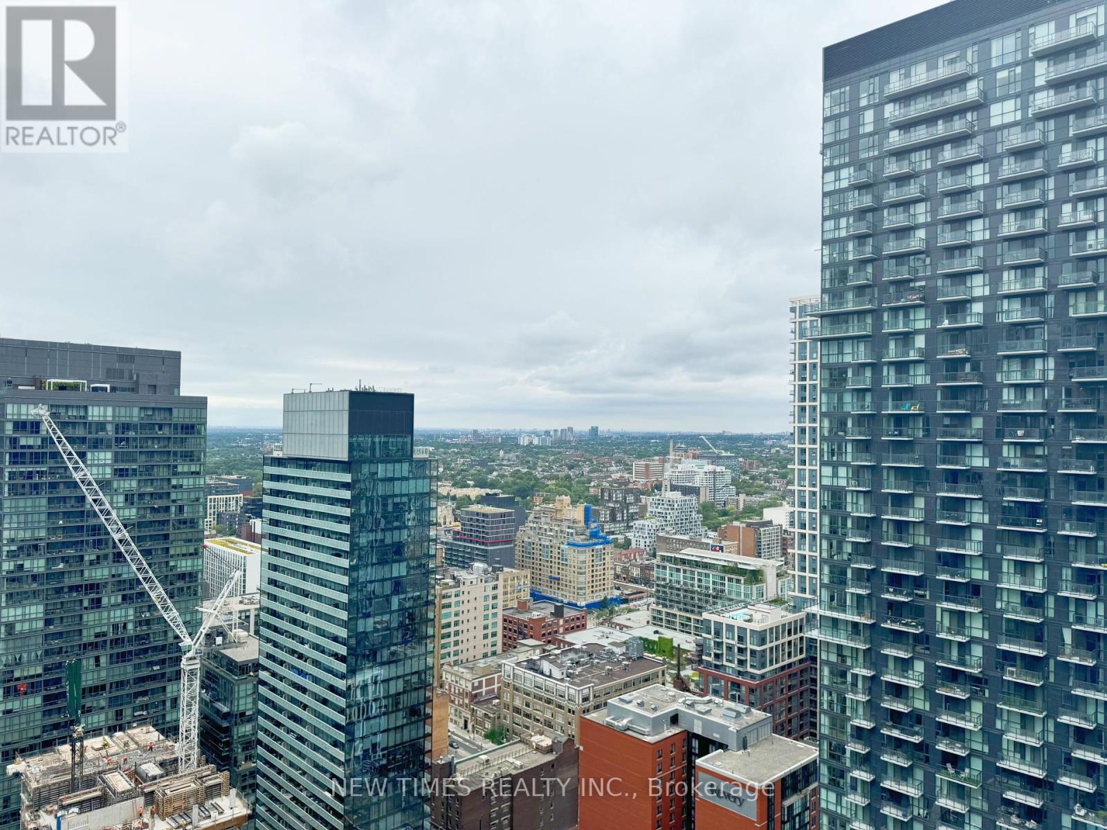Photo 5 of 4007 125 Blue Jays Way, Toronto ON